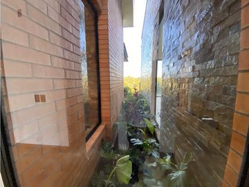 Casa para estrenar en venta en Envigado sector Alto de las Palmas