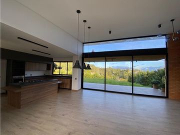 Casa para estrenar en venta en Envigado sector Alto de las Palmas