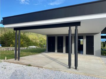 Casa para estrenar en venta en Envigado sector Alto de las Palmas