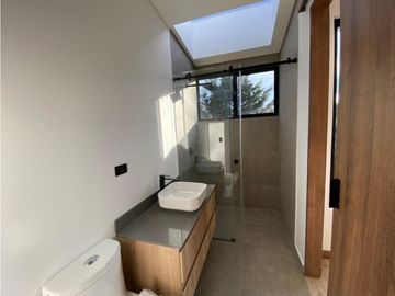 Casa para estrenar en venta en Envigado sector Alto de las Palmas