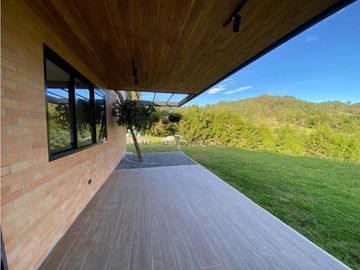 Casa para estrenar en venta en Envigado sector Alto de las Palmas