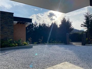 Casa para estrenar en venta en Envigado sector Alto de las Palmas