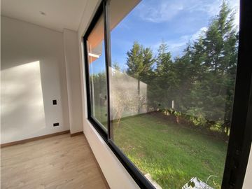 Casa para estrenar en venta en Envigado sector Alto de las Palmas
