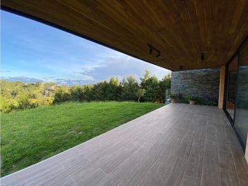 Casa para estrenar en venta en Envigado sector Alto de las Palmas