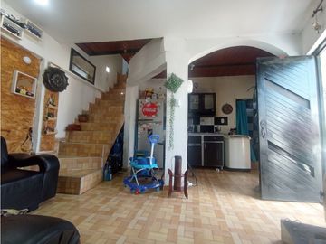 SE VENDE PROPIEDAD ESQUINERA CON LOCAL, APARTAESTUDIOS Y APARTAMENTO