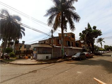 SE VENDE PROPIEDAD ESQUINERA CON LOCAL, APARTAESTUDIOS Y APARTAMENTO