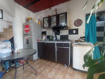 SE VENDE PROPIEDAD ESQUINERA CON LOCAL, APARTAESTUDIOS Y APARTAMENTO