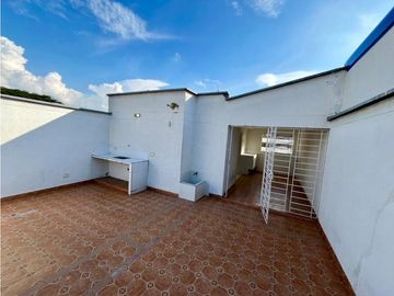 Casa de dos pisos más terraza en venta Barrio Las Mercedes Palmira