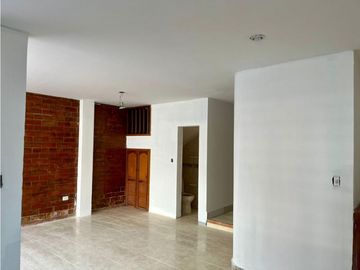 Casa de dos pisos más terraza en venta Barrio Las Mercedes Palmira