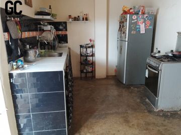 Se venden casa y apartamento en barrio centro