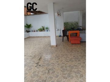 Se venden casa y apartamento en barrio centro