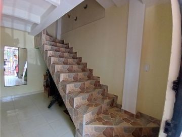 SE VENDE HERMOSA CASA DE 4 PISOS EN EL BARRIO VILLA DEL PRADO