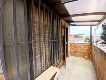 SE VENDE HERMOSA CASA DE 4 PISOS EN EL BARRIO VILLA DEL PRADO
