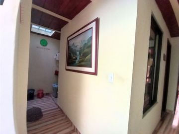 SE VENDE HERMOSA CASA DE 4 PISOS EN EL BARRIO VILLA DEL PRADO