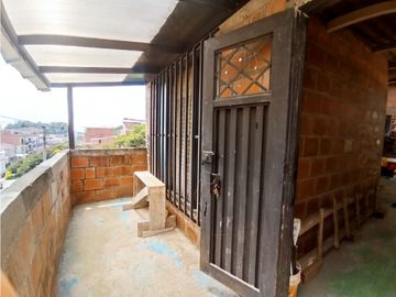 SE VENDE HERMOSA CASA DE 4 PISOS EN EL BARRIO VILLA DEL PRADO