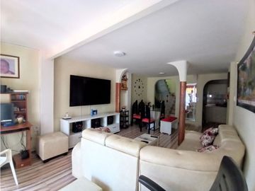 SE VENDE HERMOSA CASA DE 4 PISOS EN EL BARRIO VILLA DEL PRADO