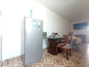 SE VENDE CASA DE 4 PISOS EN EL C.R ABEDULES