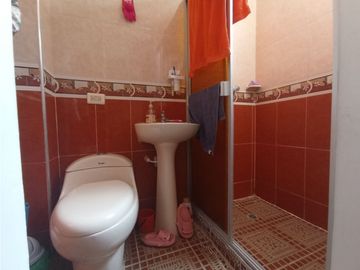 SE VENDE CASA DE 4 PISOS EN EL C.R ABEDULES