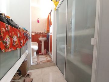 SE VENDE CASA DE 4 PISOS EN EL C.R ABEDULES