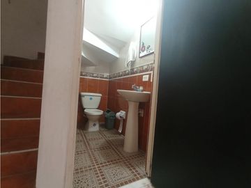 SE VENDE CASA DE 4 PISOS EN EL C.R ABEDULES