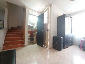 SE VENDE CASA DE 4 PISOS EN EL C.R ABEDULES