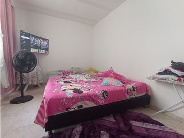 SE VENDE CASA DE 4 PISOS EN EL C.R ABEDULES