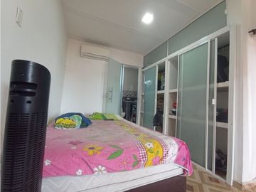 SE VENDE CASA DE 4 PISOS EN EL C.R ABEDULES