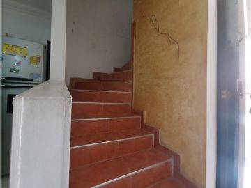 SE VENDE CASA DE 4 PISOS EN EL C.R ABEDULES