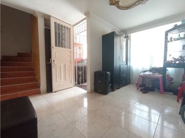 SE VENDE CASA DE 4 PISOS EN EL C.R ABEDULES