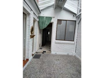 Venta casa en Chapinero con apartaestudio