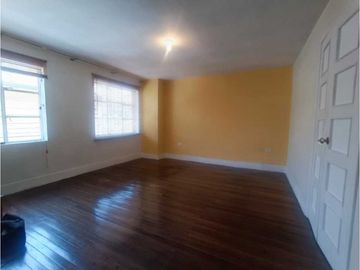 Venta casa en Chapinero con apartaestudio