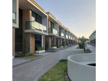Encantadora casa en conjunto a la venta o alquiler, Villa Campestre.