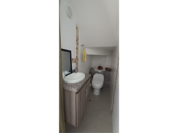 Vendo casa amoblada, de tres niveles, Barrio Jardin