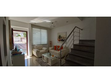 Vendo casa amoblada, de tres niveles, Barrio Jardin