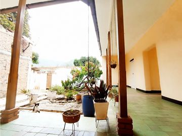 SE VENDE PROPIEDAD  CASA + LOTE EN VIJES