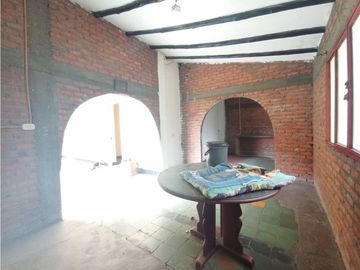 SE VENDE PROPIEDAD  CASA + LOTE EN VIJES