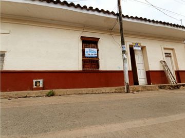 SE VENDE PROPIEDAD  CASA + LOTE EN VIJES