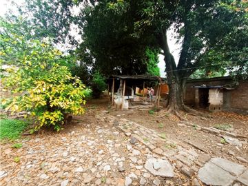 SE VENDE PROPIEDAD  CASA + LOTE EN VIJES