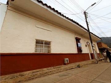 SE VENDE PROPIEDAD  CASA + LOTE EN VIJES