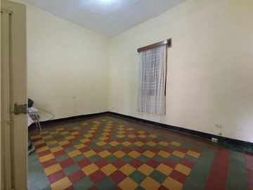SE VENDE PROPIEDAD  CASA + LOTE EN VIJES