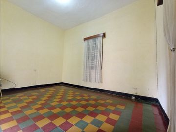 SE VENDE PROPIEDAD  CASA + LOTE EN VIJES