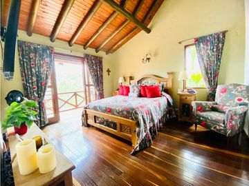Casa campestre independiente en venta Envigado - Loma El Escobero