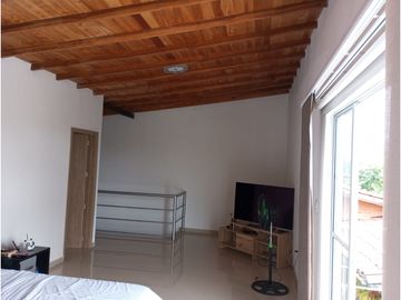 VENDO CASA  CAMPESTRE  CERCA A LA CIUDAD