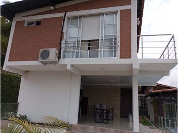VENDO CASA  CAMPESTRE  CERCA A LA CIUDAD