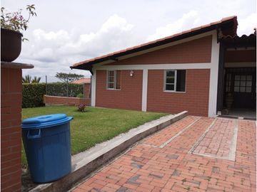VENDO CASA  CAMPESTRE  CERCA A LA CIUDAD