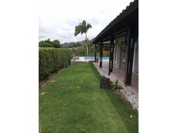 VENDO CASA  CAMPESTRE  CERCA A LA CIUDAD