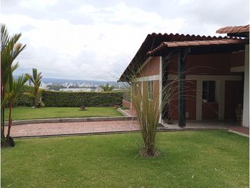 VENDO CASA  CAMPESTRE  CERCA A LA CIUDAD