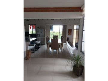 VENDO CASA  CAMPESTRE  CERCA A LA CIUDAD