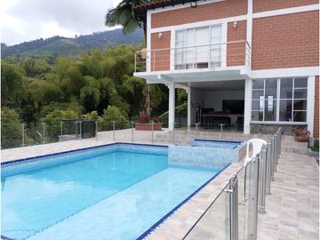VENDO CASA  CAMPESTRE  CERCA A LA CIUDAD
