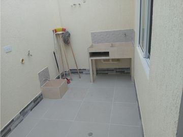 LUXA VENDE CASA  NUEVA BARRIO EL RETIRO SECTOR SUR